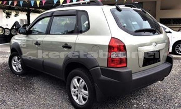 Buy Used Hyundai Tucson Beige Car in Bandar Seri Begawan in Brunei-Muara Buy Used Hyundai Tucson Beige Car in Bandar Seri Begawan in Brunei-Muara
