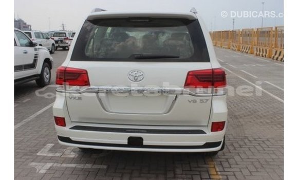 Buy Import Toyota Land Cruiser White Car in Import - Dubai in Belait Buy Import Toyota Land Cruiser White Car in Import - Dubai in Belait