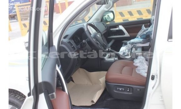 Buy Import Toyota Land Cruiser White Car in Import - Dubai in Belait Buy Import Toyota Land Cruiser White Car in Import - Dubai in Belait
