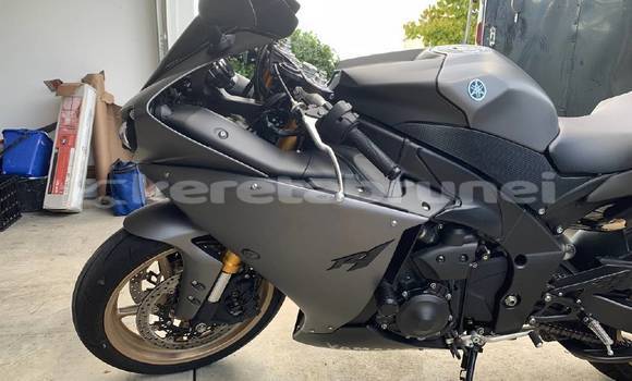 Buy Used Yamaha R1 Beige Bike in Kuala Belait in Belait Buy Used Yamaha R1 Beige Bike in Kuala Belait in Belait