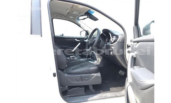 Buy Import Mercedes-Benz 250 White Car in Import - Dubai in Belait Buy Import Mercedes-Benz 250 White Car in Import - Dubai in Belait