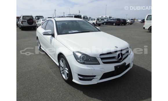 Buy Import Mercedes-Benz 190 White Car in Import - Dubai in Belait Buy Import Mercedes-Benz 190 White Car in Import - Dubai in Belait