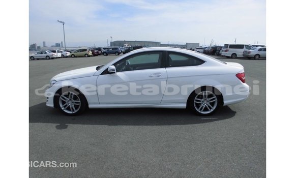 Buy Import Mercedes-Benz 190 White Car in Import - Dubai in Belait Buy Import Mercedes-Benz 190 White Car in Import - Dubai in Belait