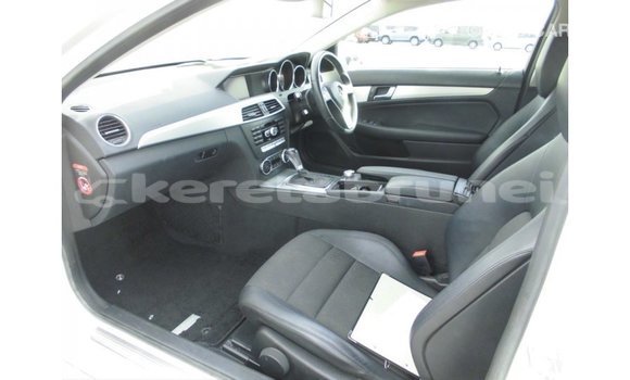 Buy Import Mercedes-Benz 190 White Car in Import - Dubai in Belait Buy Import Mercedes-Benz 190 White Car in Import - Dubai in Belait