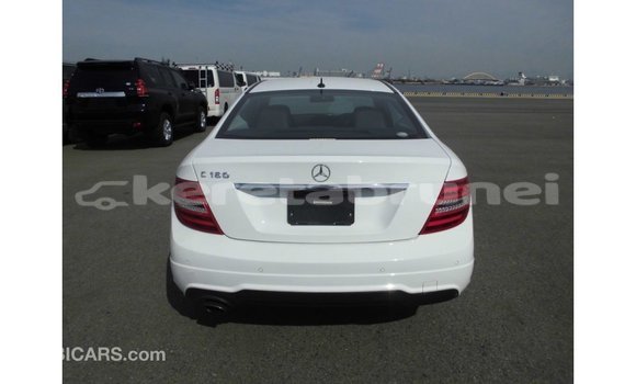 Buy Import Mercedes-Benz 190 White Car in Import - Dubai in Belait Buy Import Mercedes-Benz 190 White Car in Import - Dubai in Belait