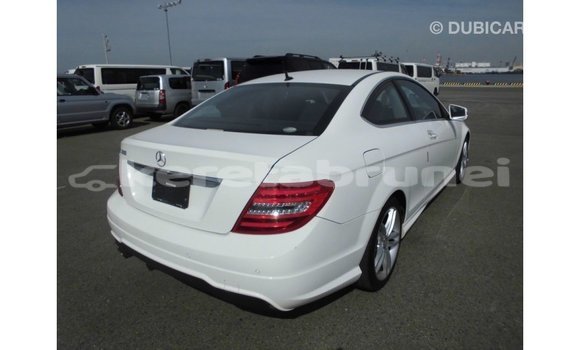 Buy Import Mercedes-Benz 190 White Car in Import - Dubai in Belait Buy Import Mercedes-Benz 190 White Car in Import - Dubai in Belait