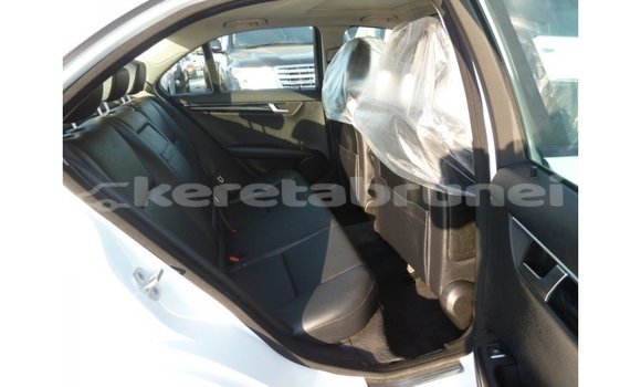 Buy Import Mercedes-Benz 200 White Car in Import - Dubai in Belait Buy Import Mercedes-Benz 200 White Car in Import - Dubai in Belait