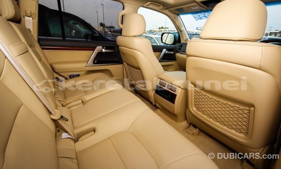 Buy Import Toyota Land Cruiser White Car in Import - Dubai in Belait Buy Import Toyota Land Cruiser White Car in Import - Dubai in Belait