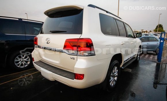 Buy Import Toyota Land Cruiser White Car in Import - Dubai in Belait Buy Import Toyota Land Cruiser White Car in Import - Dubai in Belait