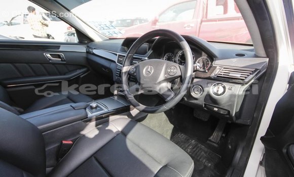 Buy Import Mercedes-Benz 200 White Car in Import - Dubai in Belait Buy Import Mercedes-Benz 200 White Car in Import - Dubai in Belait