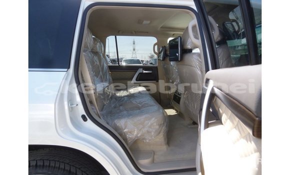 Buy Import Toyota Land Cruiser White Car in Import - Dubai in Belait Buy Import Toyota Land Cruiser White Car in Import - Dubai in Belait