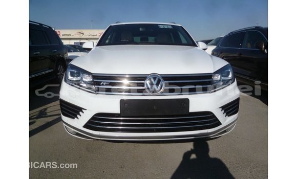 Buy Import Volkswagen Touareg White Car in Import - Dubai in Belait Buy Import Volkswagen Touareg White Car in Import - Dubai in Belait