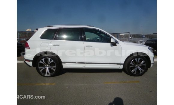 Buy Import Volkswagen Touareg White Car in Import - Dubai in Belait Buy Import Volkswagen Touareg White Car in Import - Dubai in Belait