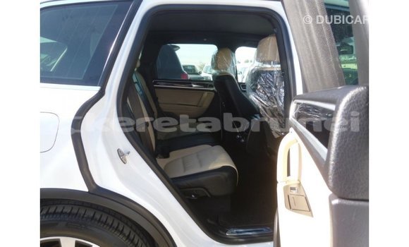 Buy Import Volkswagen Touareg White Car in Import - Dubai in Belait Buy Import Volkswagen Touareg White Car in Import - Dubai in Belait