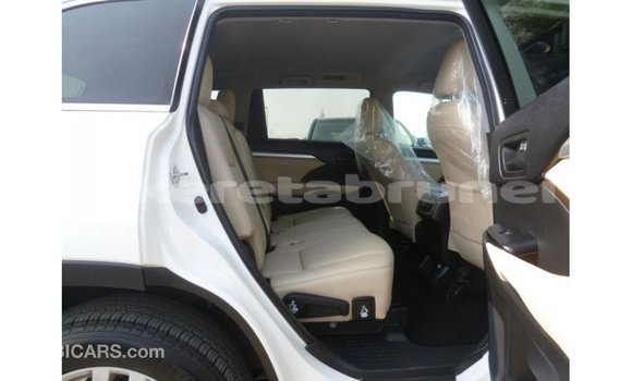Buy Import Toyota Kluger White Car in Import - Dubai in Belait Buy Import Toyota Kluger White Car in Import - Dubai in Belait