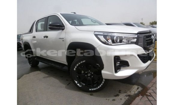 Buy Import Toyota Hilux White Car in Import - Dubai in Belait Buy Import Toyota Hilux White Car in Import - Dubai in Belait