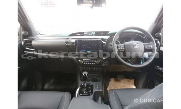 Buy Import Toyota Hilux White Car in Import - Dubai in Belait Buy Import Toyota Hilux White Car in Import - Dubai in Belait