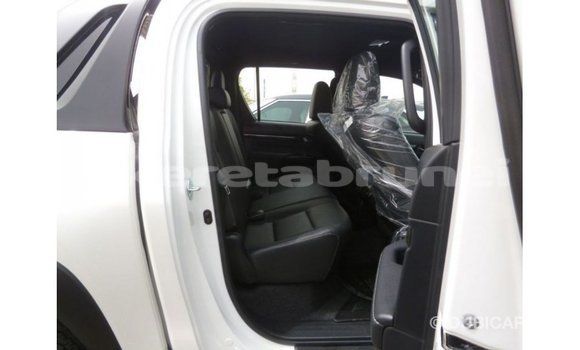 Buy Import Toyota Hilux White Car in Import - Dubai in Belait Buy Import Toyota Hilux White Car in Import - Dubai in Belait