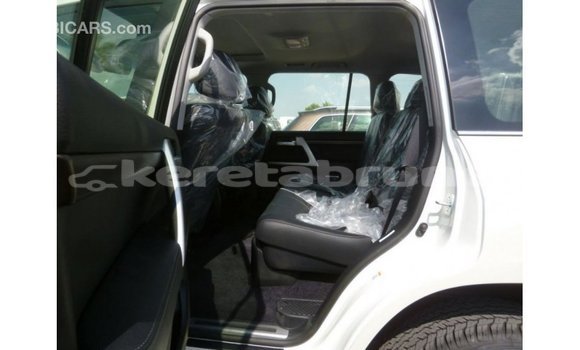 Buy Import Toyota Land Cruiser White Car in Import - Dubai in Belait Buy Import Toyota Land Cruiser White Car in Import - Dubai in Belait