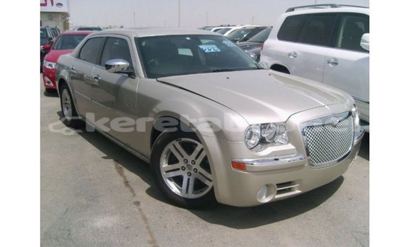 Buy Import Chrysler 300 Beige Car in Import - Dubai in Belait