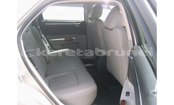Buy Import Chrysler 300 Beige Car in Import - Dubai in Belait Buy Import Chrysler 300 Beige Car in Import - Dubai in Belait