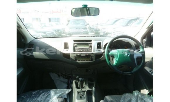 Buy Import Toyota Hilux White Car in Import - Dubai in Belait Buy Import Toyota Hilux White Car in Import - Dubai in Belait
