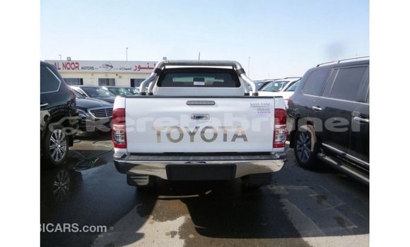 Buy Import Toyota Hilux White Car in Import - Dubai in Belait Buy Import Toyota Hilux White Car in Import - Dubai in Belait