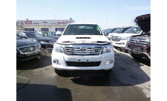 Buy Import Toyota Hilux White Car in Import - Dubai in Belait Buy Import Toyota Hilux White Car in Import - Dubai in Belait