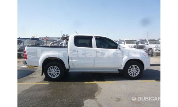 Buy Import Toyota Hilux White Car in Import - Dubai in Belait Buy Import Toyota Hilux White Car in Import - Dubai in Belait