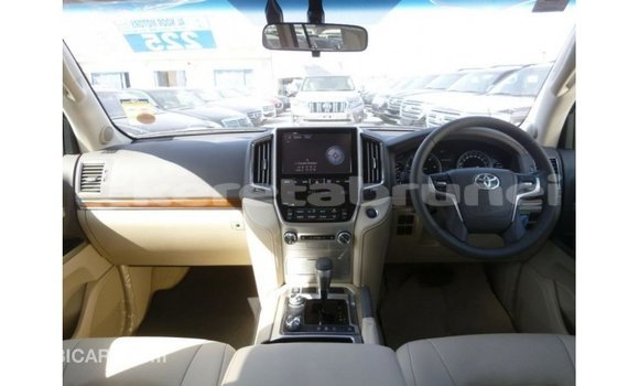 Buy Import Toyota Land Cruiser White Car in Import - Dubai in Belait Buy Import Toyota Land Cruiser White Car in Import - Dubai in Belait