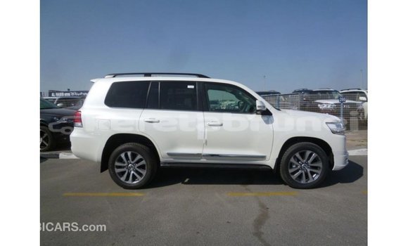 Buy Import Toyota Land Cruiser White Car in Import - Dubai in Belait Buy Import Toyota Land Cruiser White Car in Import - Dubai in Belait