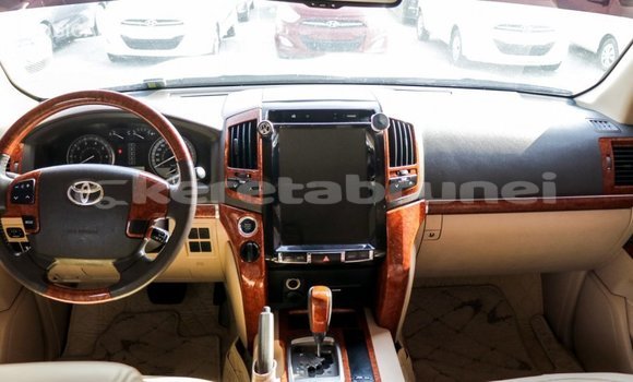 Buy Import Toyota Land Cruiser White Car in Import - Dubai in Belait Buy Import Toyota Land Cruiser White Car in Import - Dubai in Belait