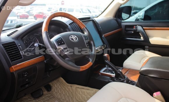 Buy Import Toyota Land Cruiser White Car in Import - Dubai in Belait Buy Import Toyota Land Cruiser White Car in Import - Dubai in Belait
