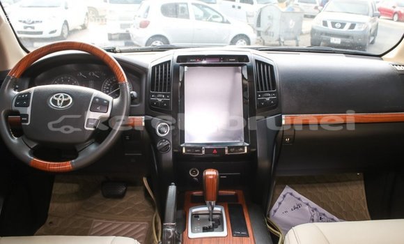 Buy Import Toyota Land Cruiser White Car in Import - Dubai in Belait Buy Import Toyota Land Cruiser White Car in Import - Dubai in Belait