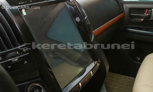 Buy Import Toyota Land Cruiser White Car in Import - Dubai in Belait Buy Import Toyota Land Cruiser White Car in Import - Dubai in Belait