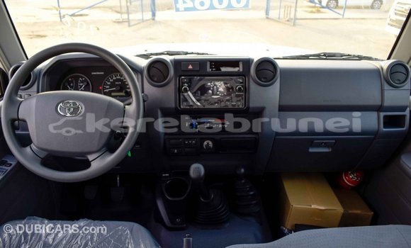 Buy Import Toyota Land Cruiser White Car in Import - Dubai in Belait Buy Import Toyota Land Cruiser White Car in Import - Dubai in Belait
