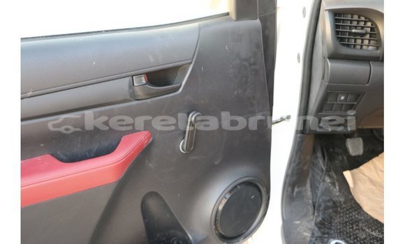 Buy Import Toyota Hilux White Car in Import - Dubai in Belait Buy Import Toyota Hilux White Car in Import - Dubai in Belait