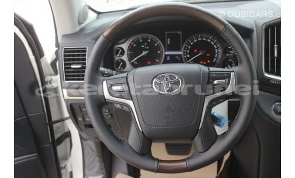 Buy Import Toyota Land Cruiser White Car in Import - Dubai in Belait Buy Import Toyota Land Cruiser White Car in Import - Dubai in Belait