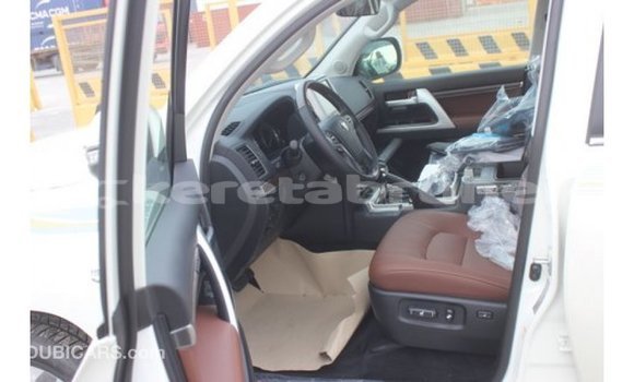 Buy Import Toyota Land Cruiser White Car in Import - Dubai in Belait Buy Import Toyota Land Cruiser White Car in Import - Dubai in Belait