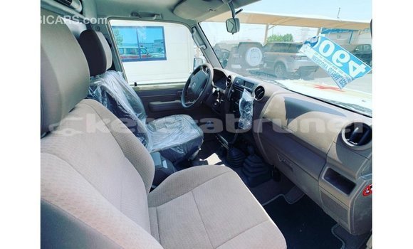 Buy Import Toyota Land Cruiser Beige Car in Import - Dubai in Belait Buy Import Toyota Land Cruiser Beige Car in Import - Dubai in Belait