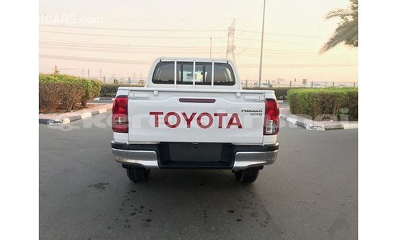 Buy Import Toyota Hilux White Car in Import - Dubai in Belait Buy Import Toyota Hilux White Car in Import - Dubai in Belait