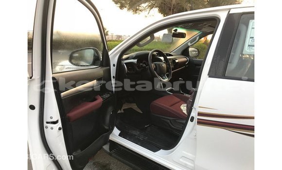Buy Import Toyota Hilux White Car in Import - Dubai in Belait Buy Import Toyota Hilux White Car in Import - Dubai in Belait