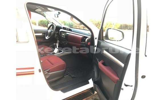Buy Import Toyota Hilux White Car in Import - Dubai in Belait Buy Import Toyota Hilux White Car in Import - Dubai in Belait