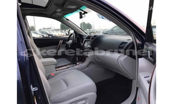Buy Import Toyota Highlander Blue Car in Import - Dubai in Belait Buy Import Toyota Highlander Blue Car in Import - Dubai in Belait