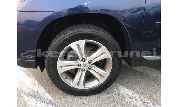 Buy Import Toyota Highlander Blue Car in Import - Dubai in Belait Buy Import Toyota Highlander Blue Car in Import - Dubai in Belait