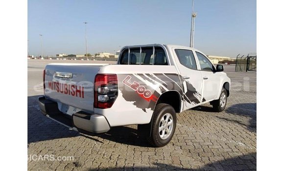 Buy Import Mitsubishi L200 White Car in Import - Dubai in Belait Buy Import Mitsubishi L200 White Car in Import - Dubai in Belait