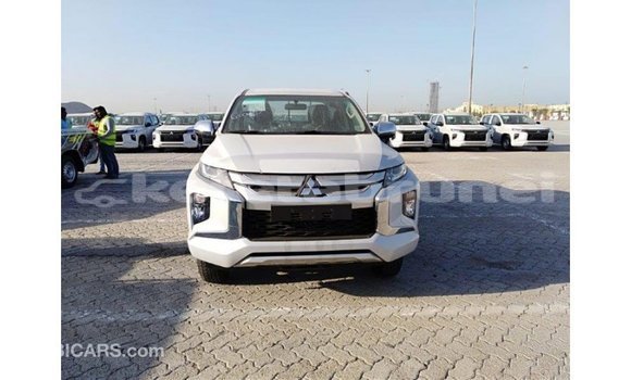 Buy Import Mitsubishi L200 White Car in Import - Dubai in Belait Buy Import Mitsubishi L200 White Car in Import - Dubai in Belait