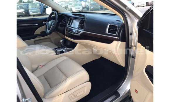 Buy Import Toyota Highlander Beige Car in Import - Dubai in Belait Buy Import Toyota Highlander Beige Car in Import - Dubai in Belait