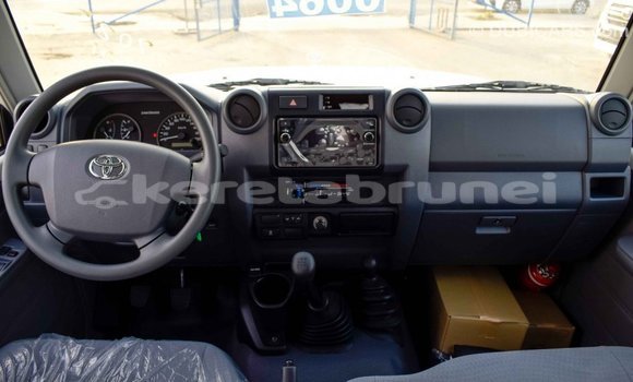 Buy Import Toyota Land Cruiser Beige Car in Import - Dubai in Belait Buy Import Toyota Land Cruiser Beige Car in Import - Dubai in Belait