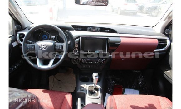 Buy Import Toyota Hilux White Car in Import - Dubai in Belait Buy Import Toyota Hilux White Car in Import - Dubai in Belait
